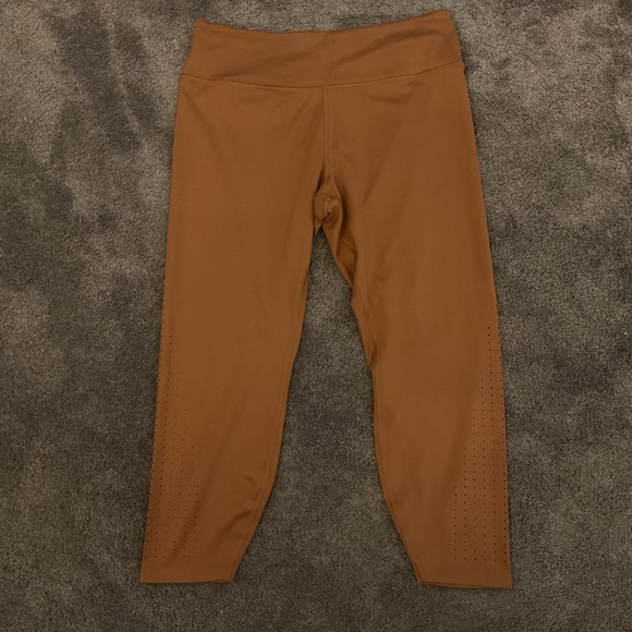 Victoria’s Secret Sport Essential Pocket Leggings - Picture 4 of 8